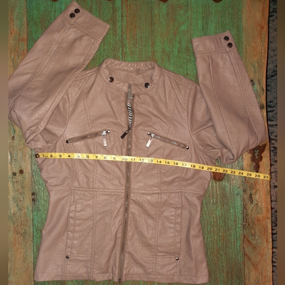 Vanity women’s taupe Faux Leather Jacket size large excellent used condition - Picture 9 of 10